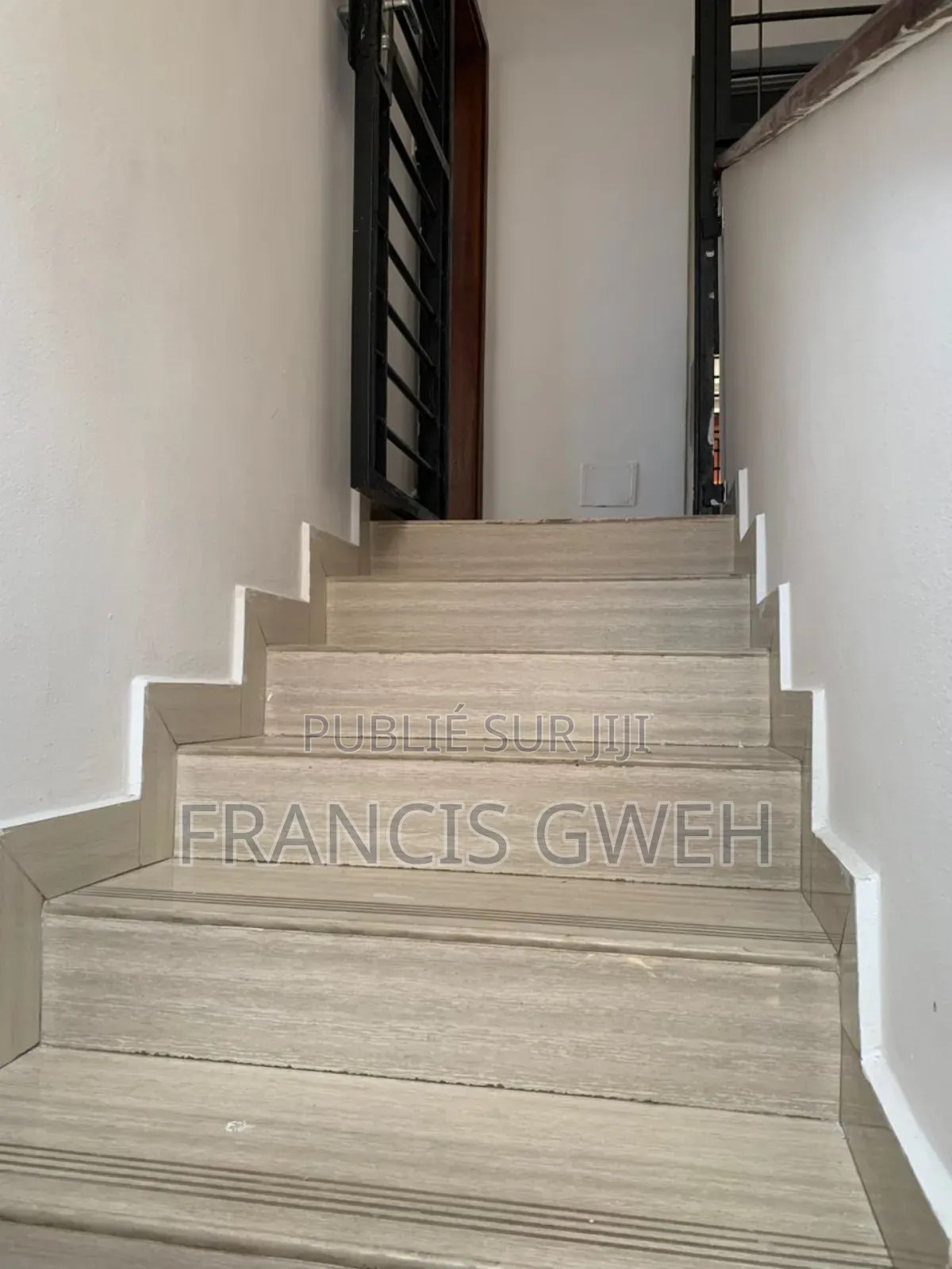 4chbre Duplex dans Francis Gweh, Cocody à Louer