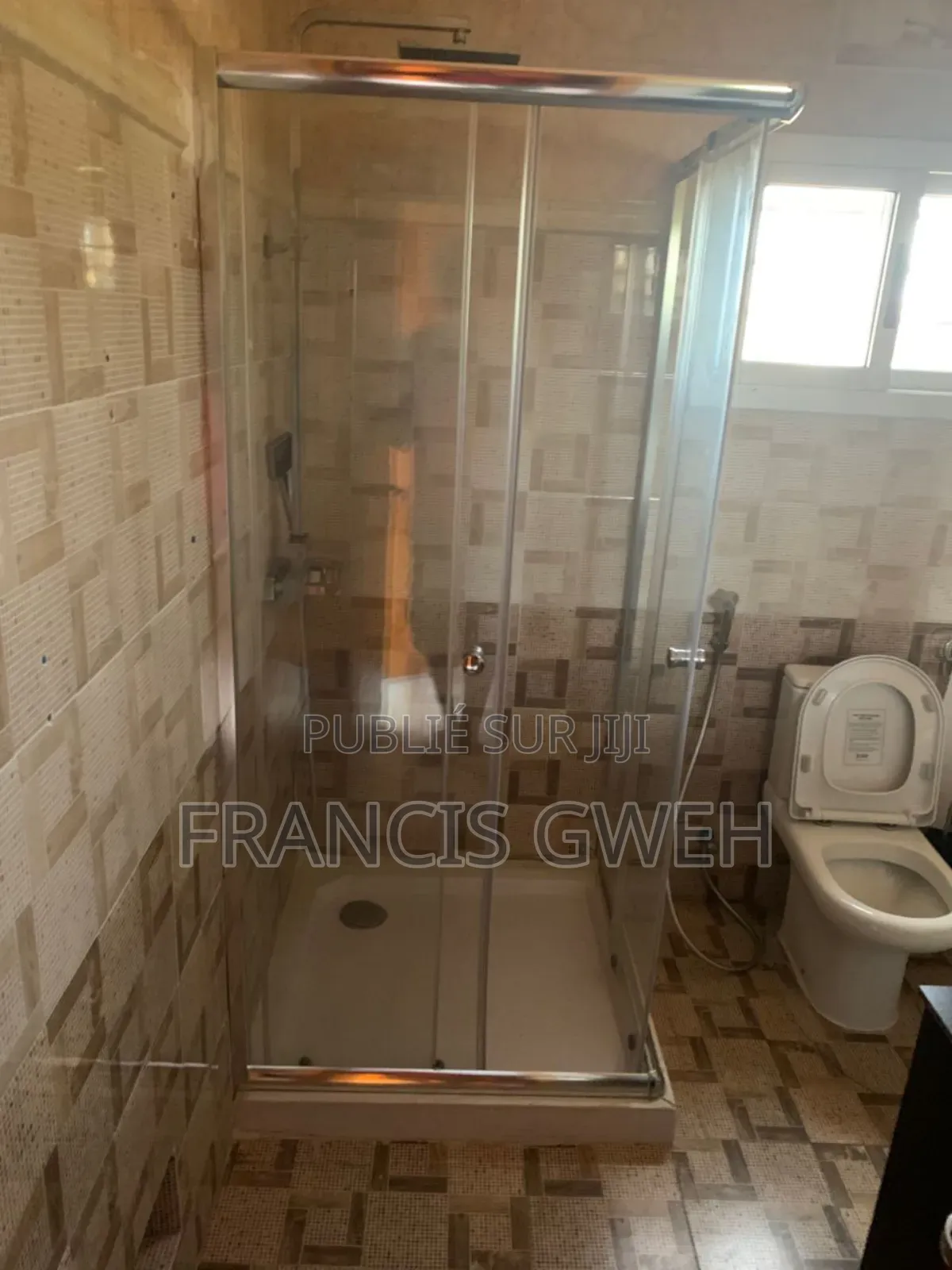 4chbre Duplex dans Francis Gweh, Cocody à Louer