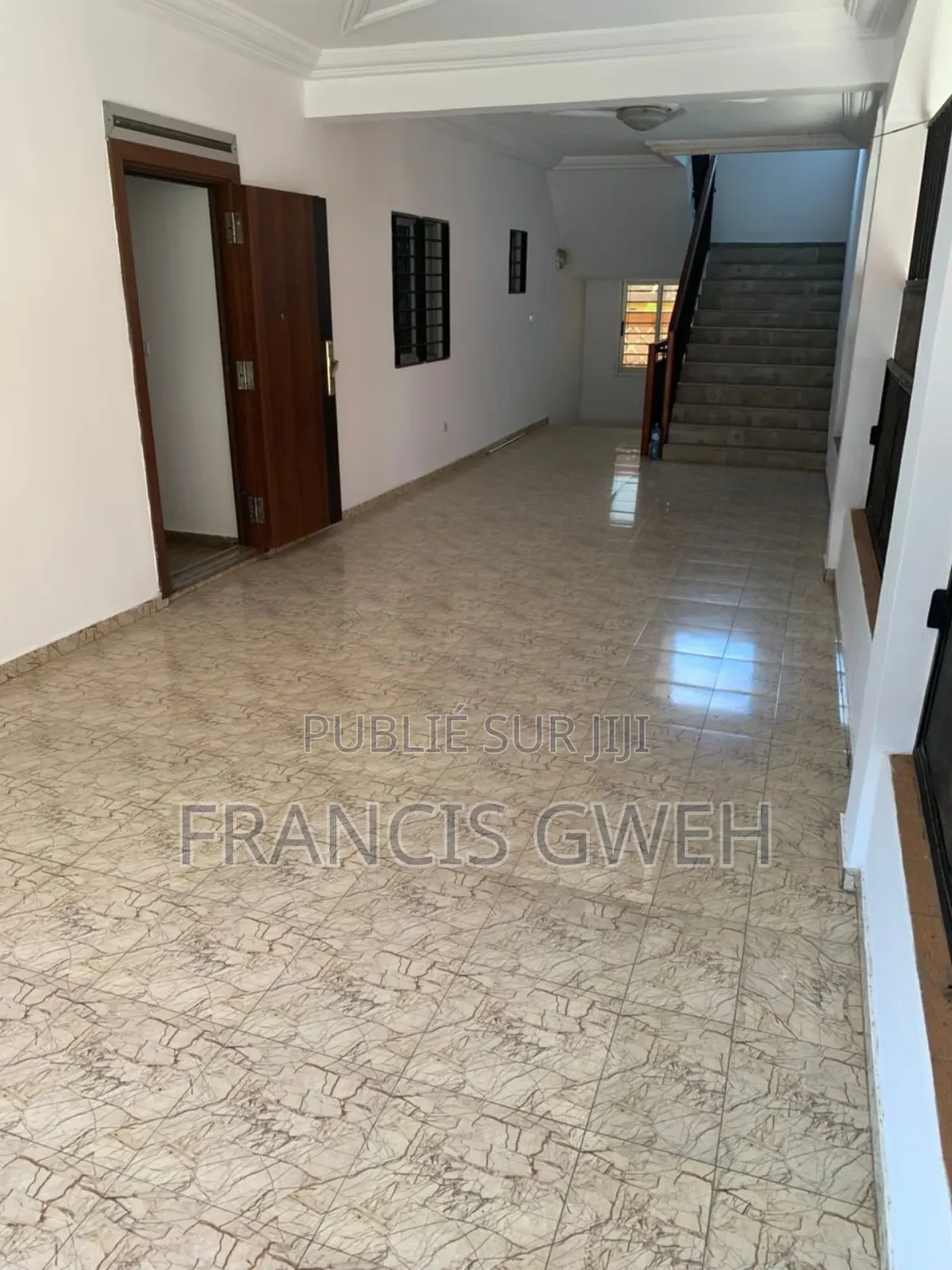 4chbre Duplex dans Francis Gweh, Cocody à Louer