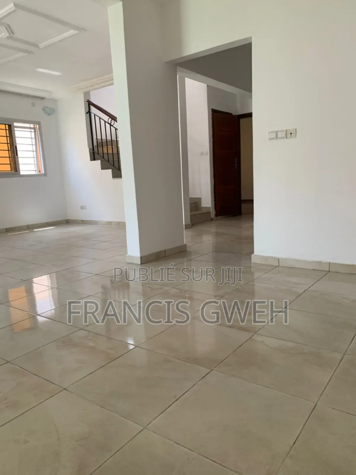 4chbre Duplex dans Francis Gweh, Cocody à Louer
