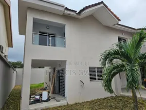 3chbre Duplex dans Francis Gweh, Cocody à Louer