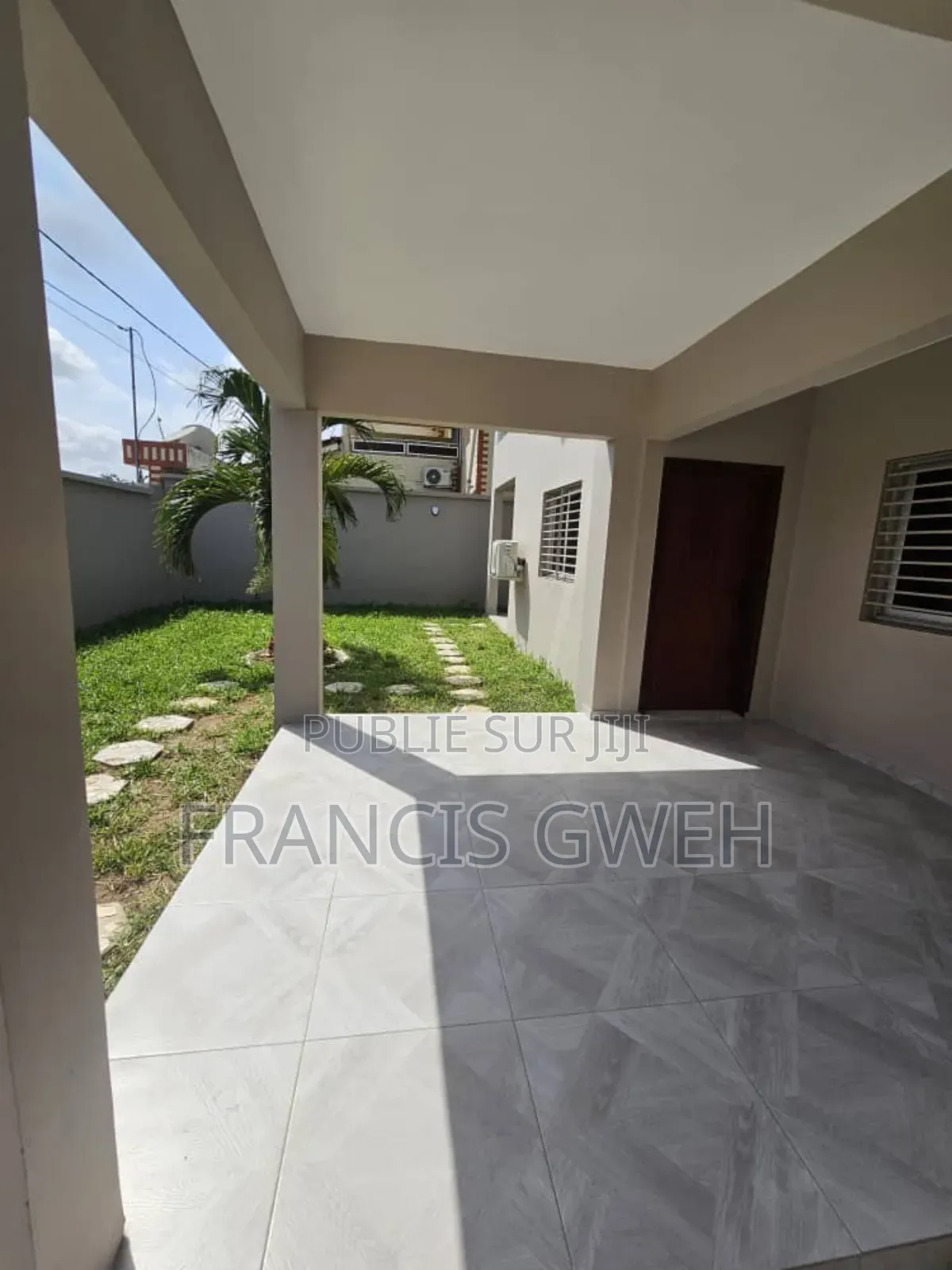 3chbre Duplex dans Francis Gweh, Cocody à Louer