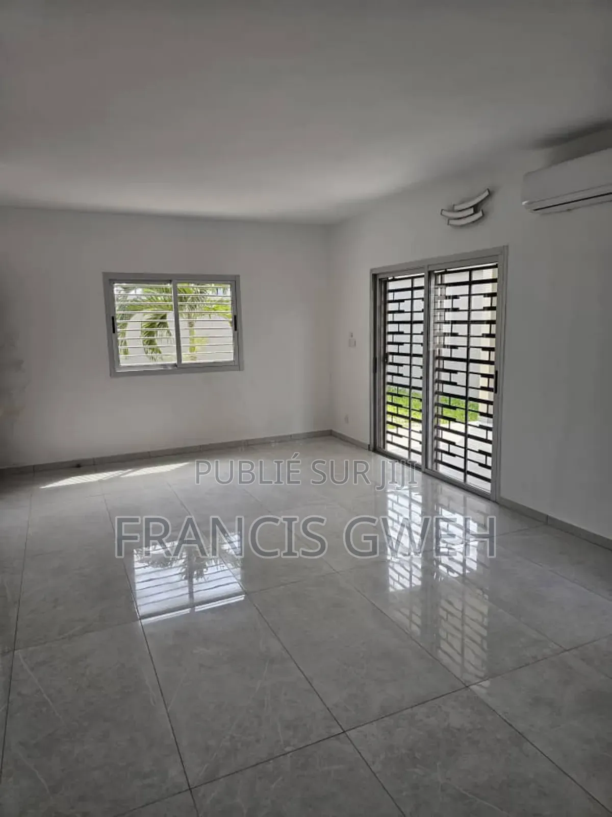 3chbre Duplex dans Francis Gweh, Cocody à Louer