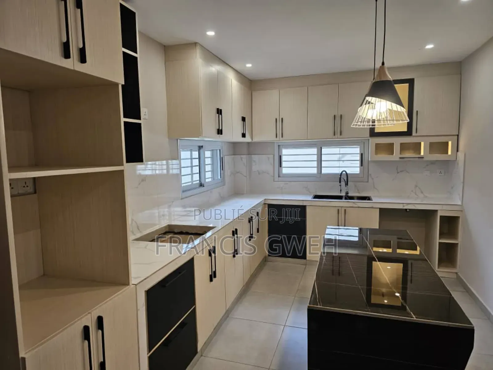 3chbre Duplex dans Francis Gweh, Cocody à Louer