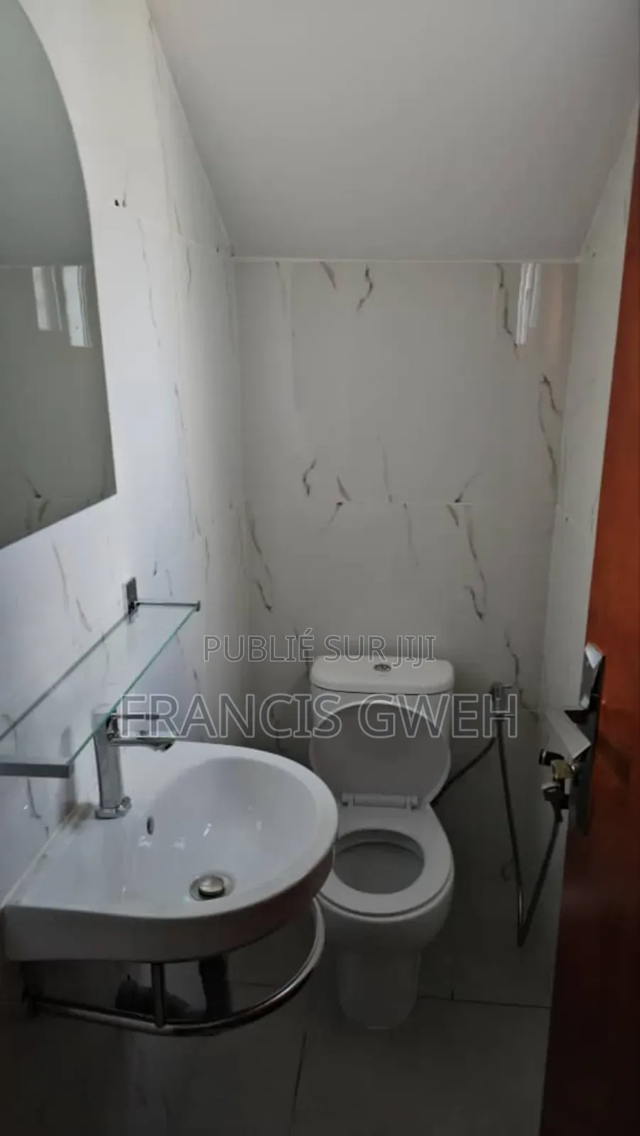 3chbre Duplex dans Francis Gweh, Cocody à Louer