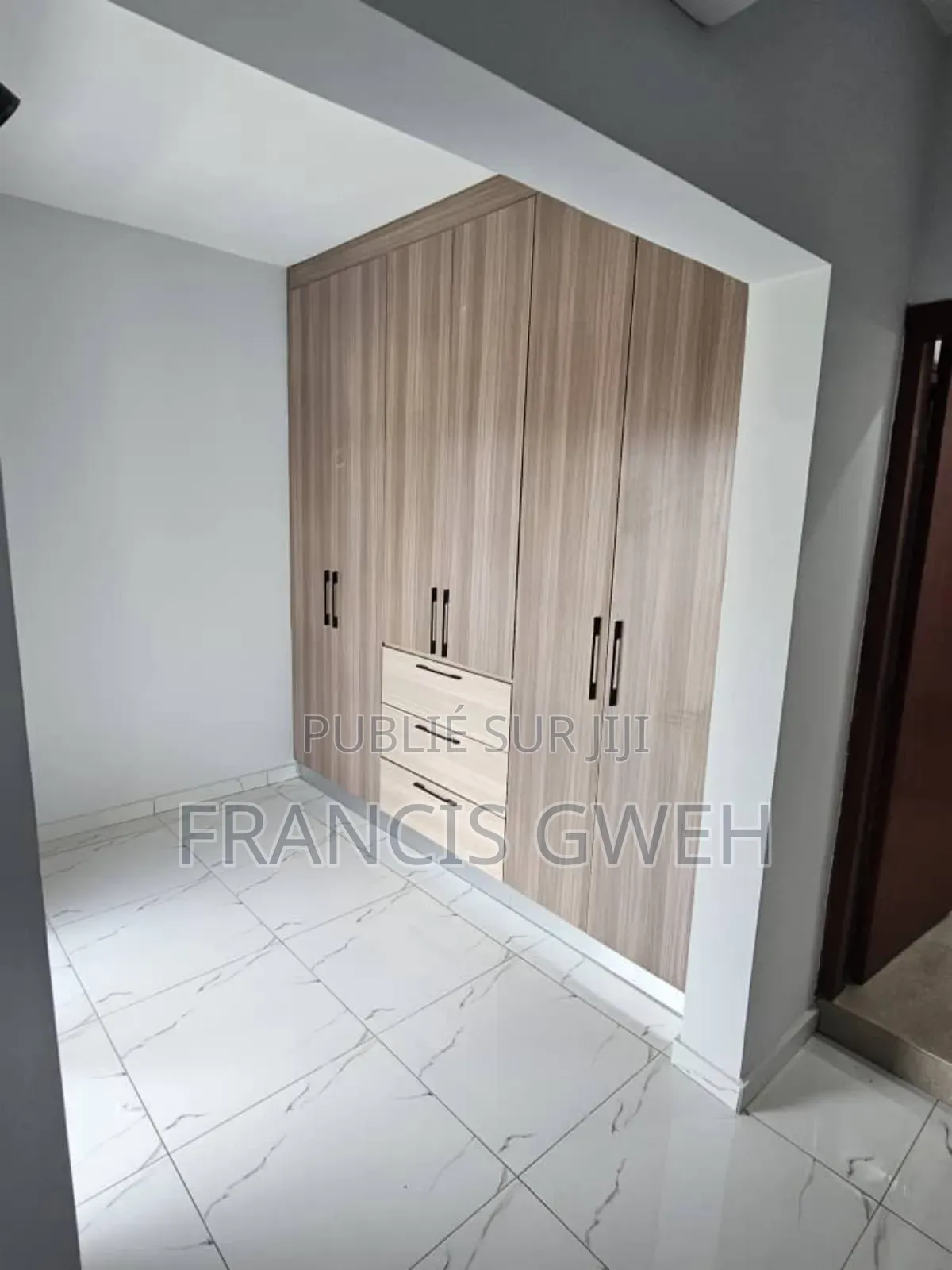 3chbre Duplex dans Francis Gweh, Cocody à Louer