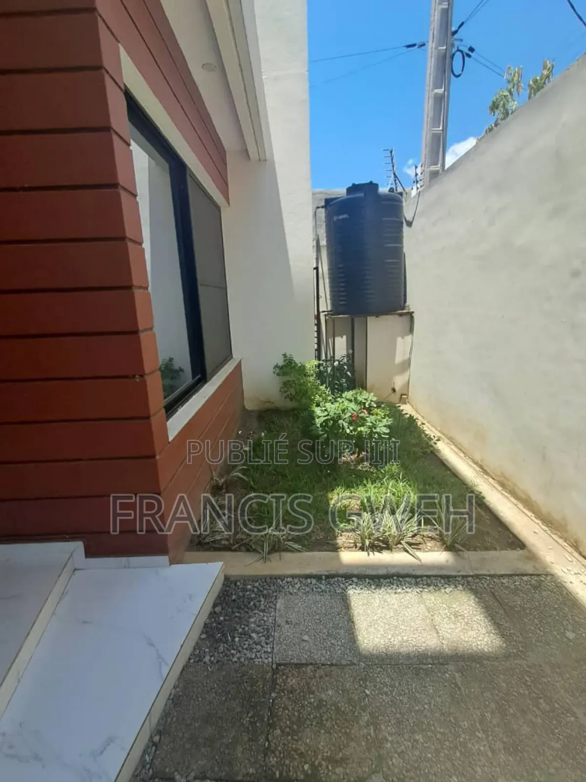 4chbre Duplex dans Francis Gweh, Cocody à Louer