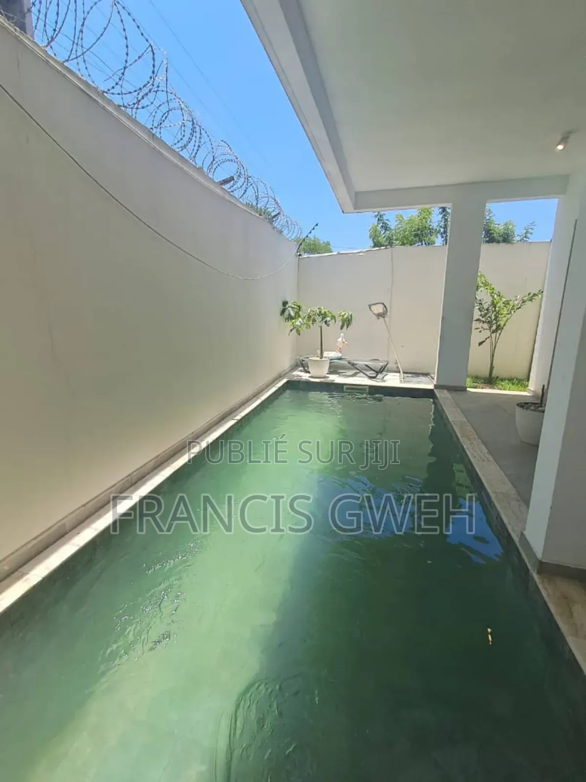 4chbre Duplex dans Francis Gweh, Cocody à Louer