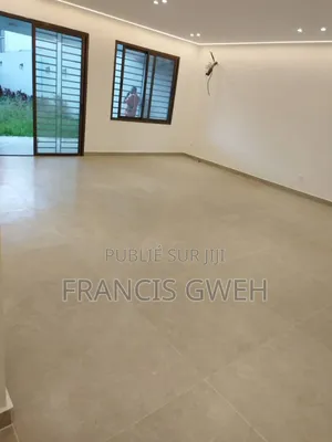 4chbre Villa dans Francis Gweh, Cocody à Louer
