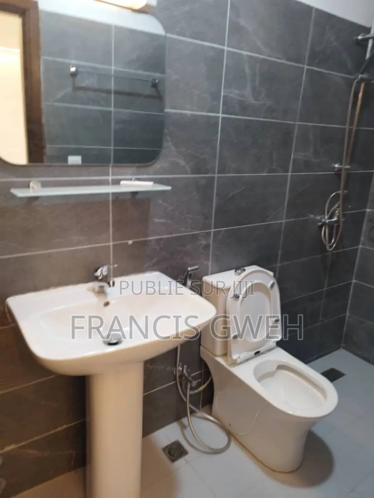 4chbre Villa dans Francis Gweh, Cocody à Louer