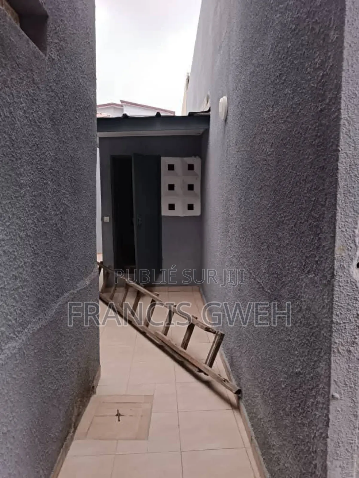 3chbre Villa dans Francis Gweh, Cocody à Louer