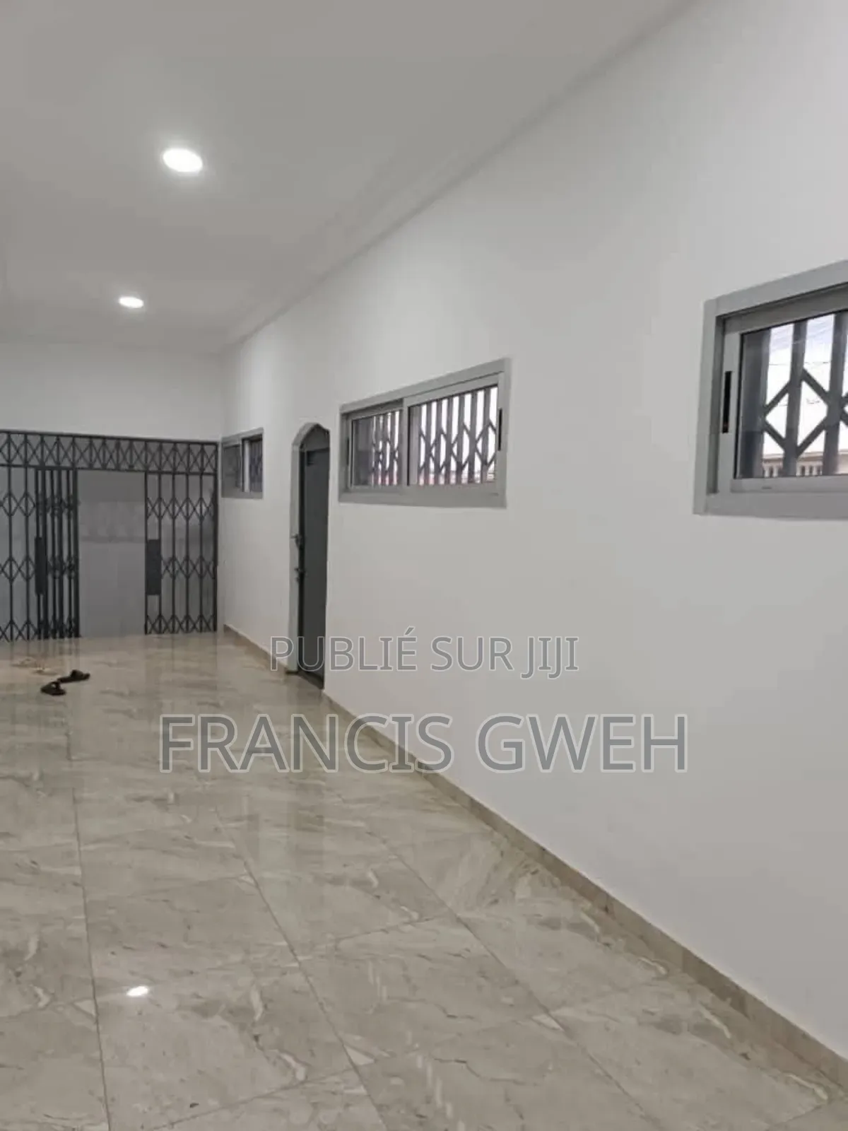 3chbre Villa dans Francis Gweh, Cocody à Louer