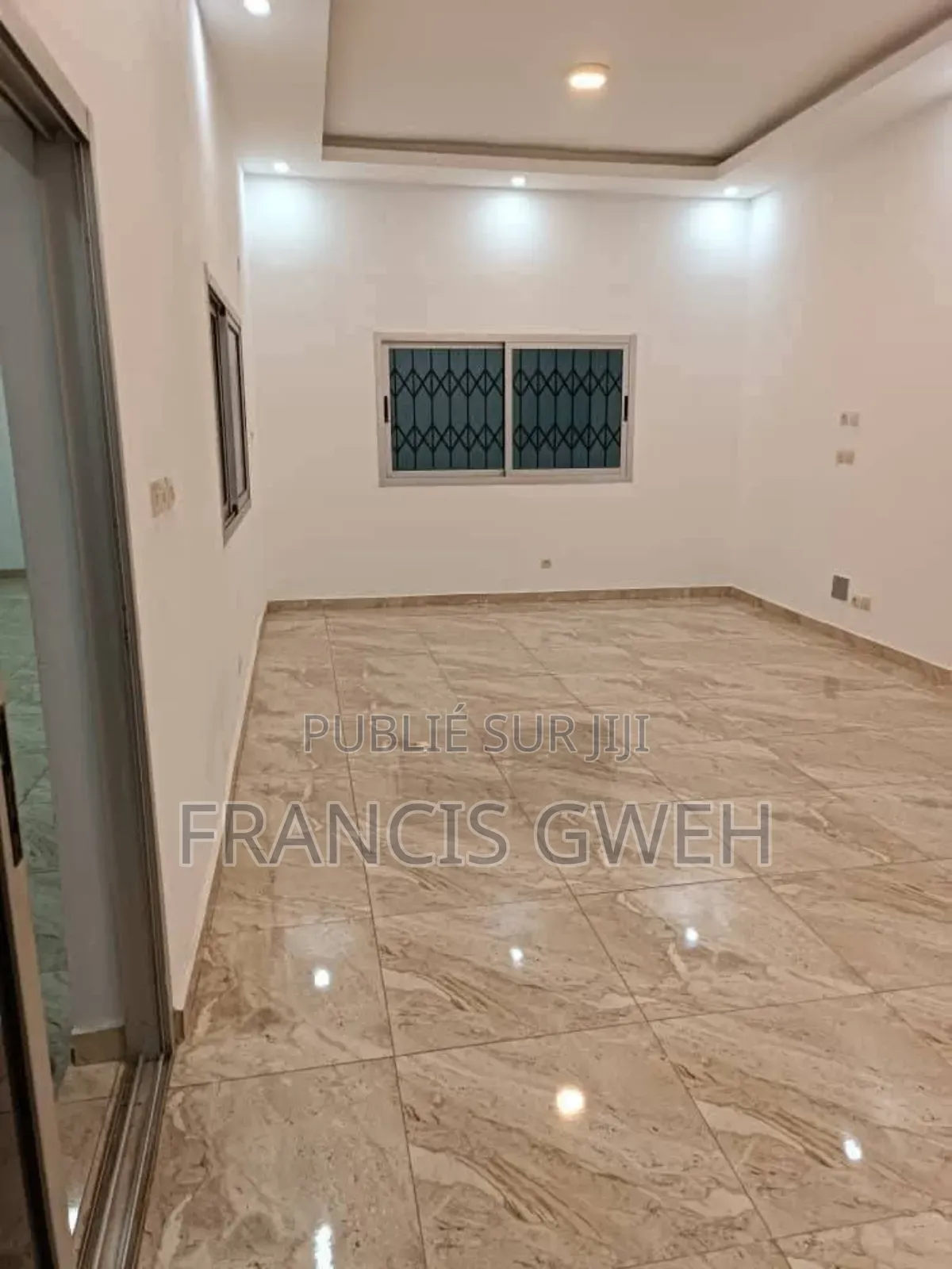 3chbre Villa dans Francis Gweh, Cocody à Louer