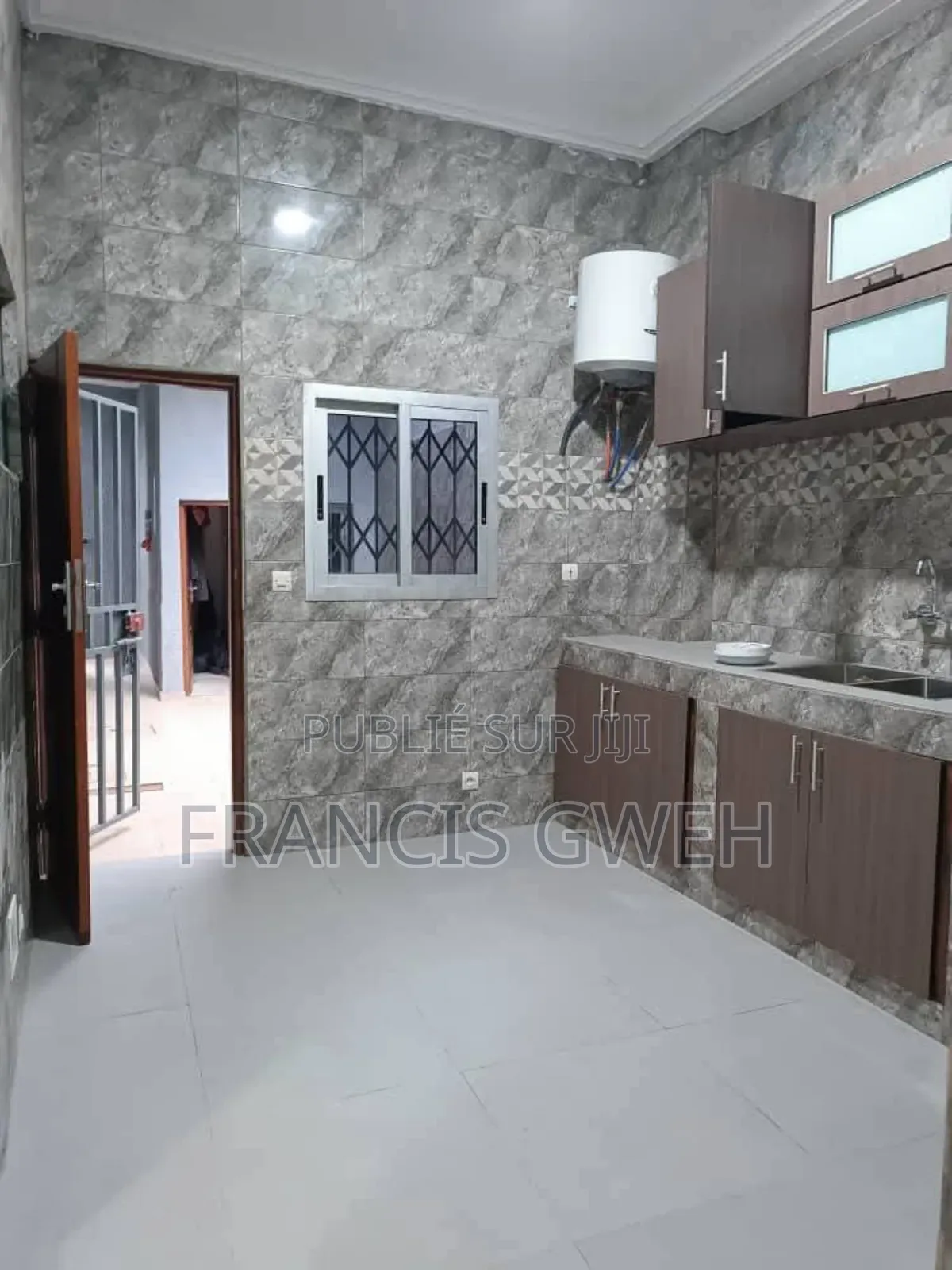 3chbre Villa dans Francis Gweh, Cocody à Louer