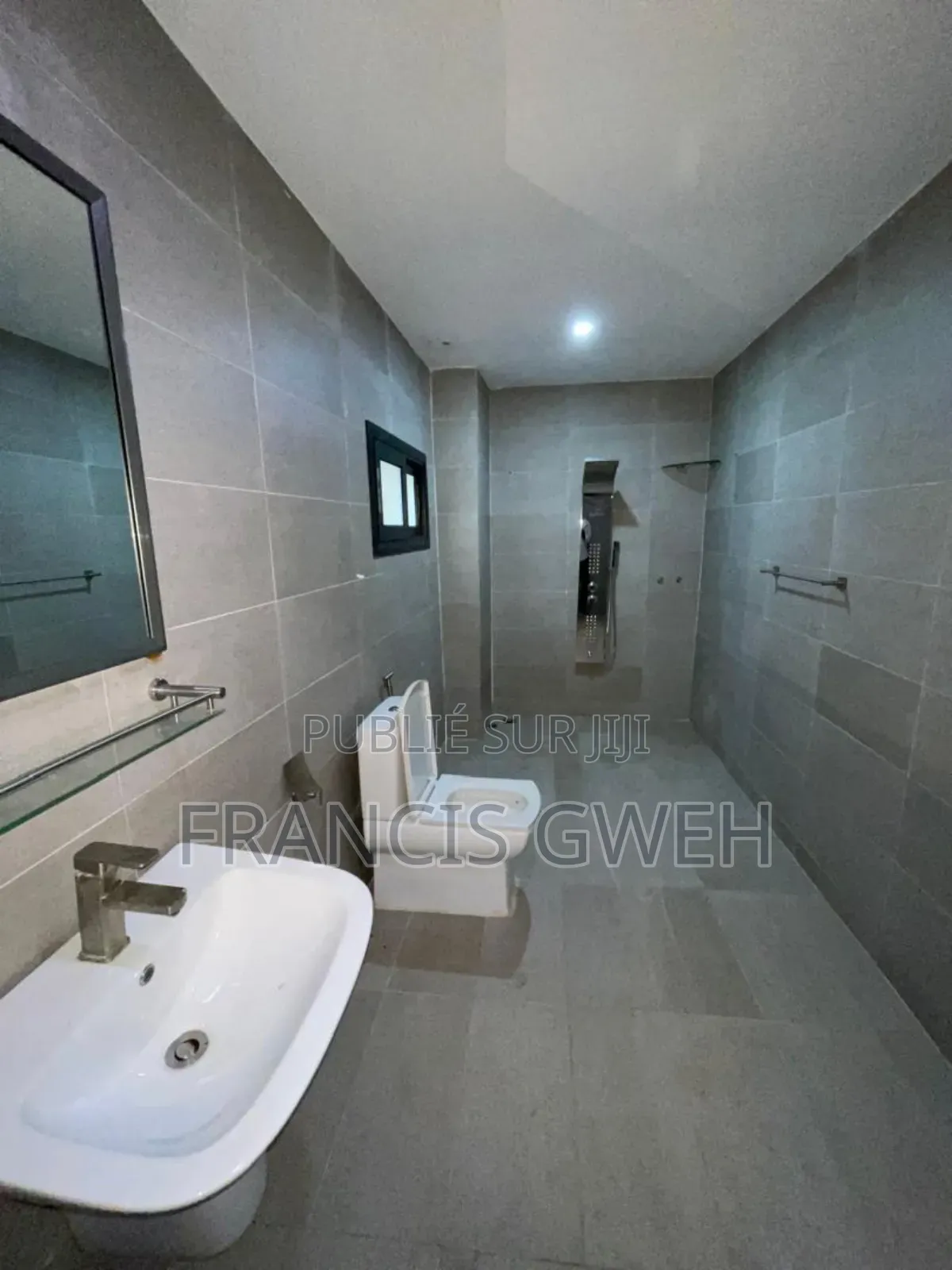 2chbre Appartement dans Francis Gweh, Cocody à Louer