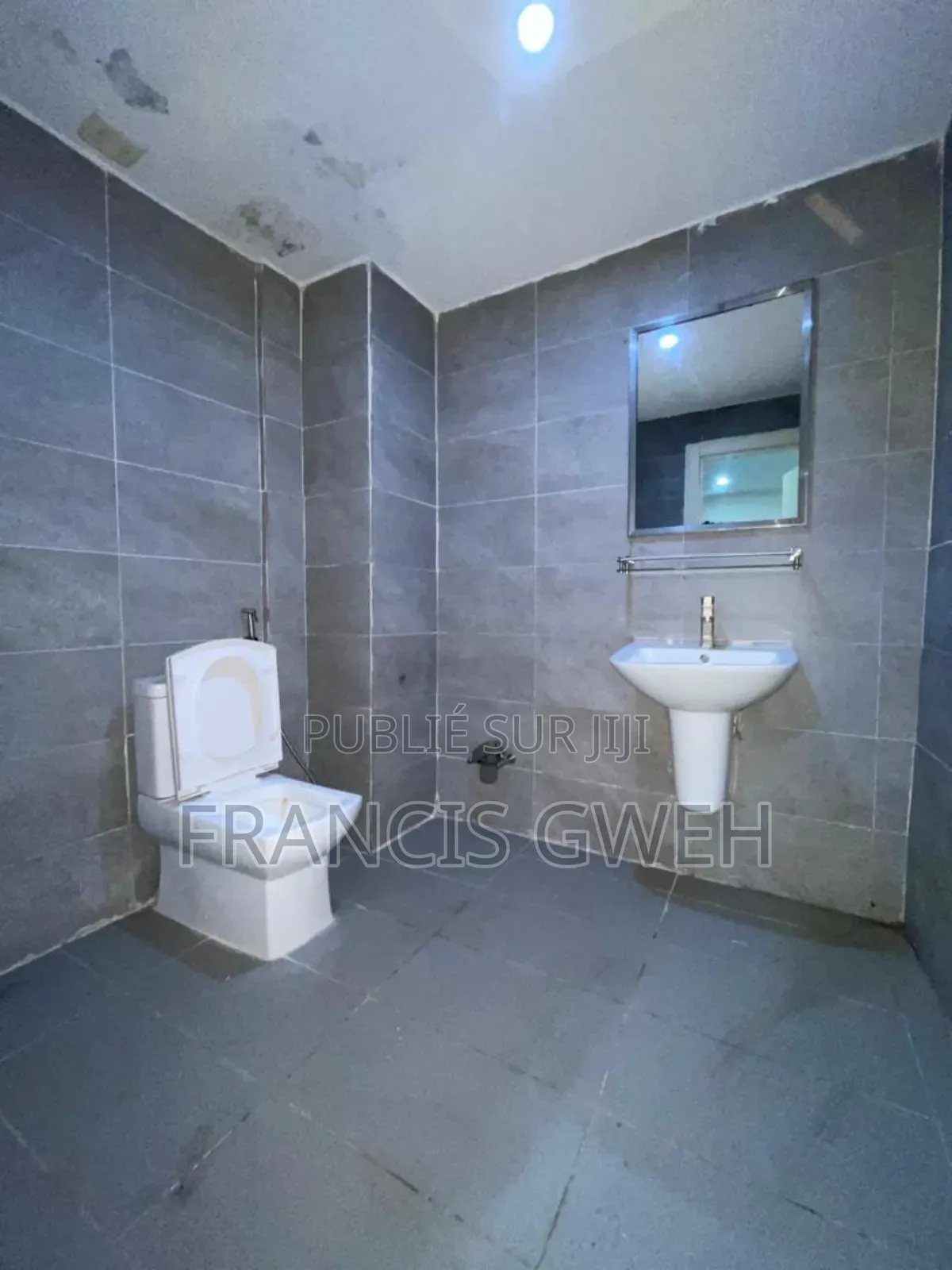 2chbre Appartement dans Francis Gweh, Cocody à Louer