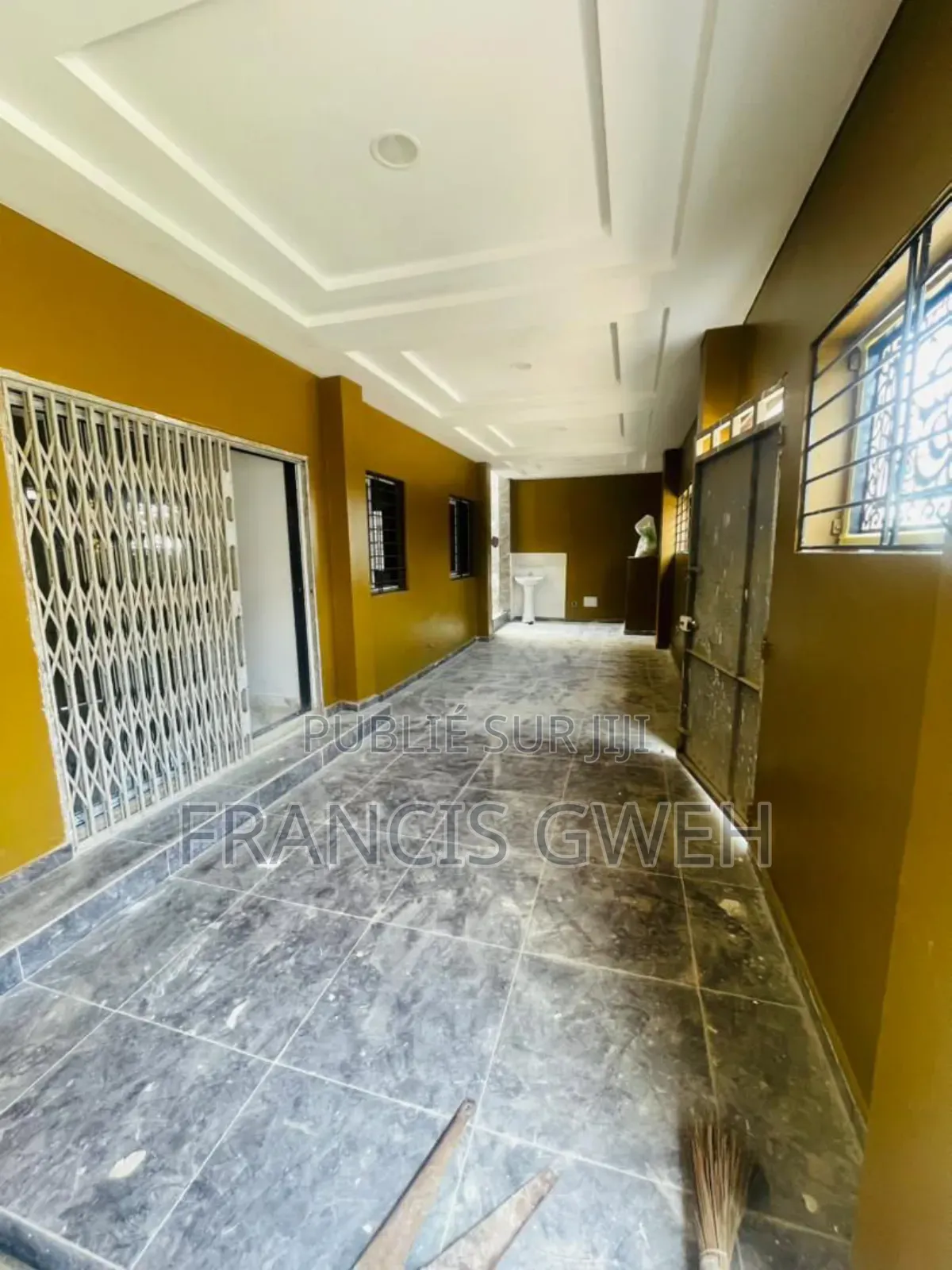 5chbre Duplex dans Francis Gweh, Cocody à Louer