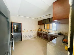 5chbre Duplex dans Francis Gweh, Cocody à Louer