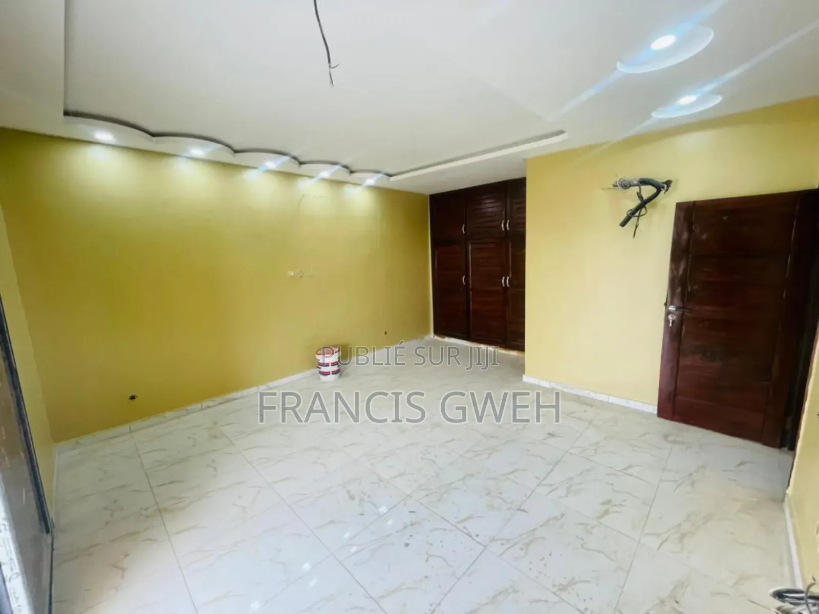 5chbre Duplex dans Francis Gweh, Cocody à Louer