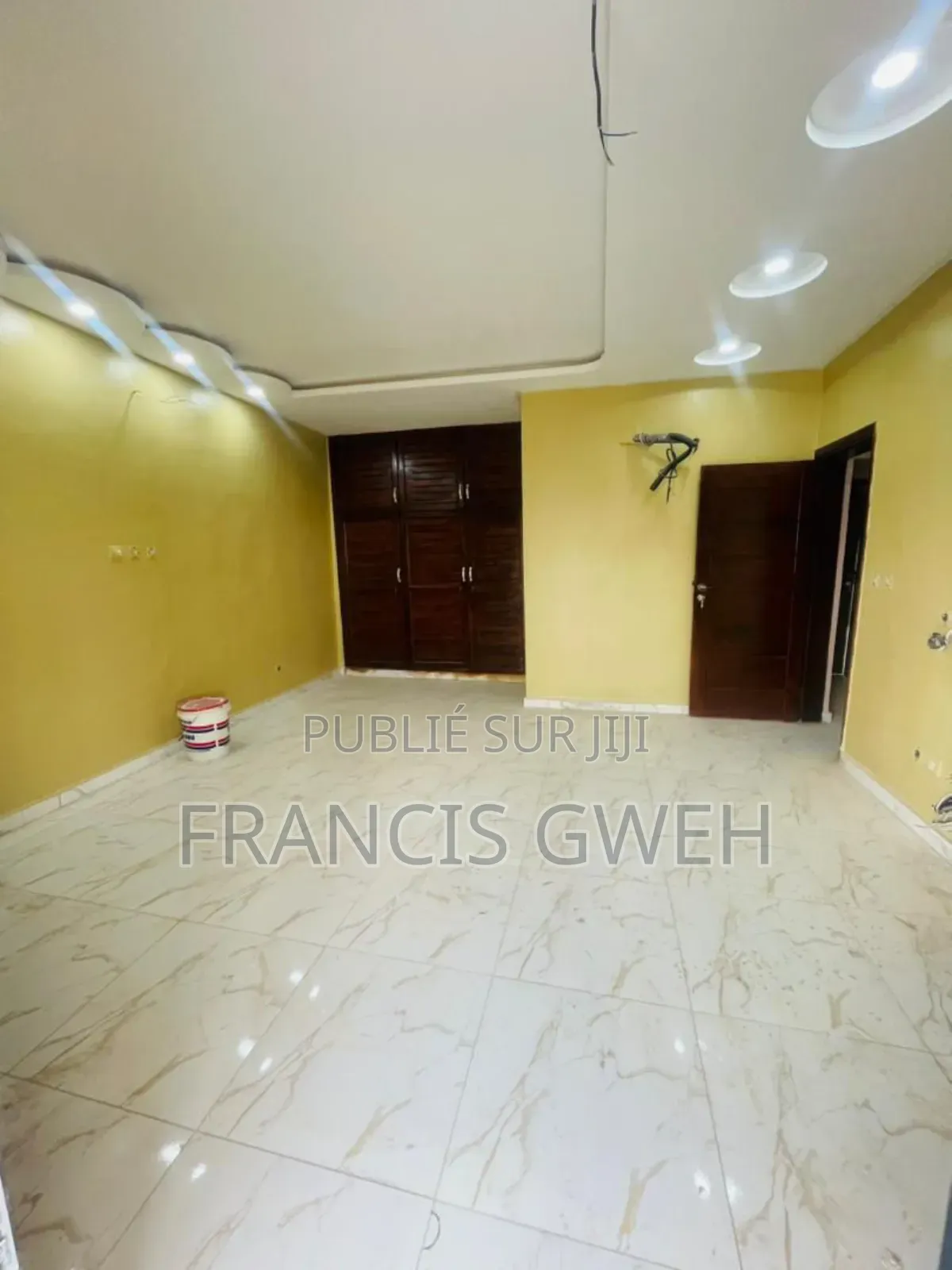 5chbre Duplex dans Francis Gweh, Cocody à Louer