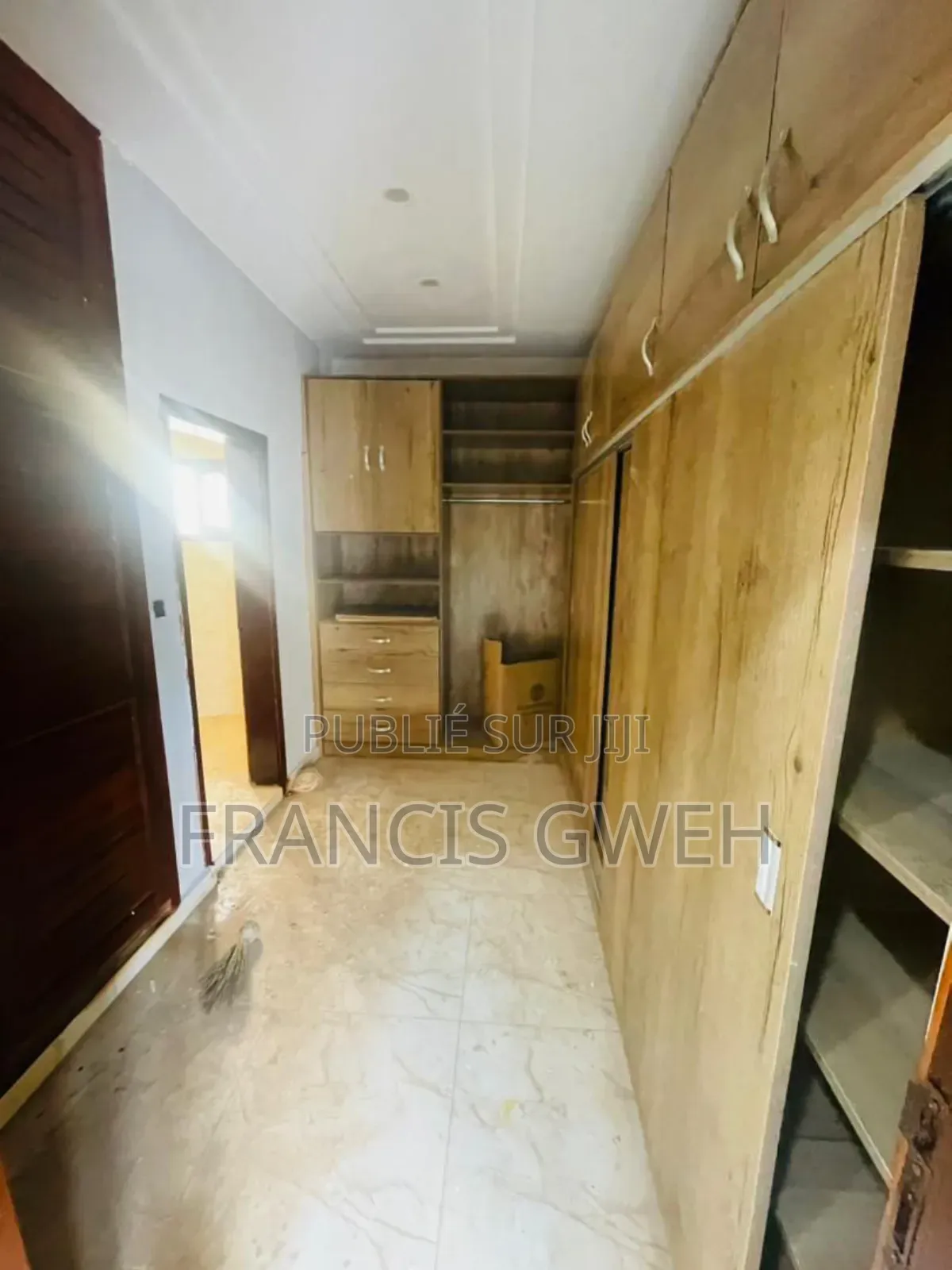 5chbre Duplex dans Francis Gweh, Cocody à Louer