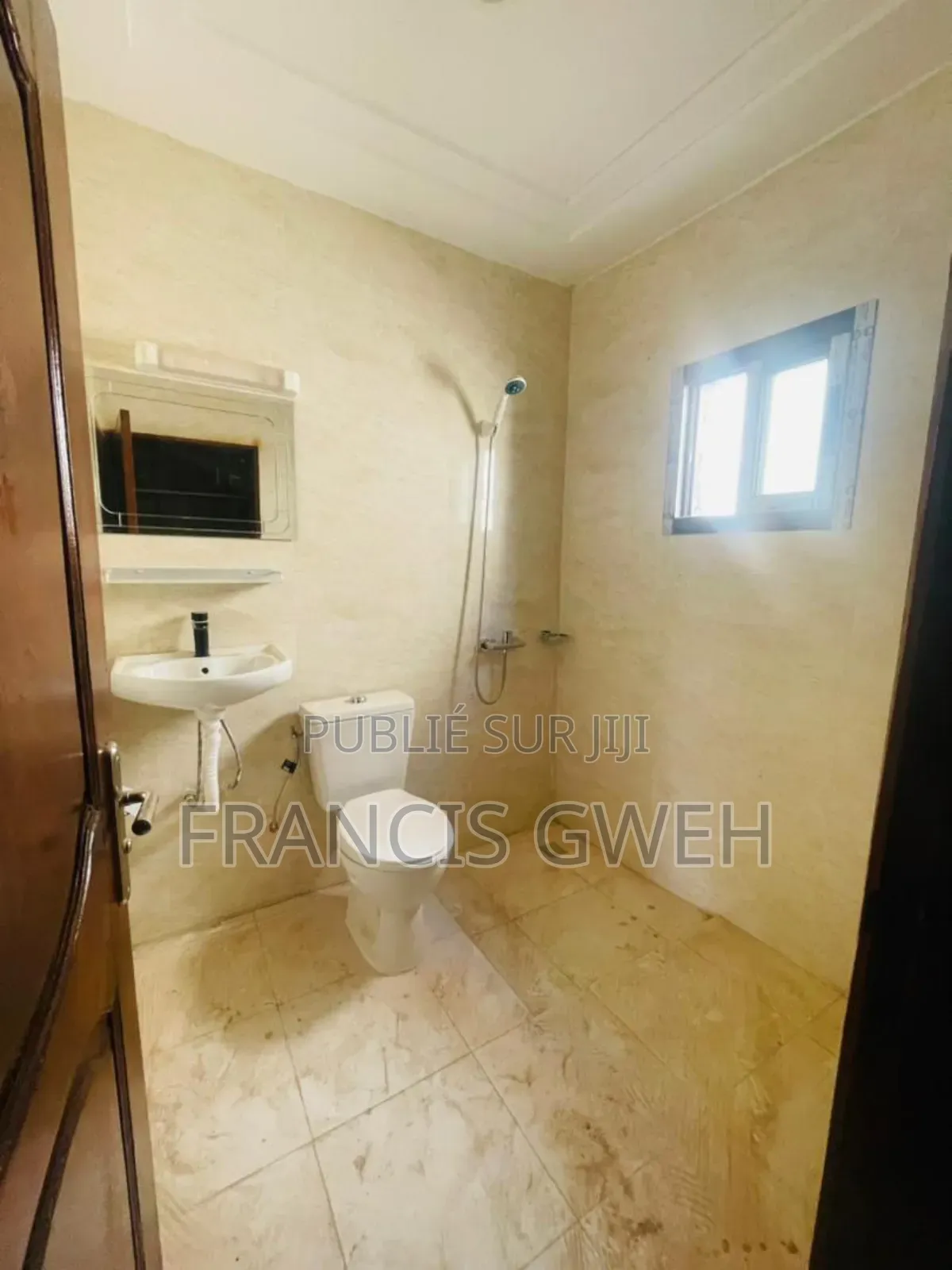 5chbre Duplex dans Francis Gweh, Cocody à Louer