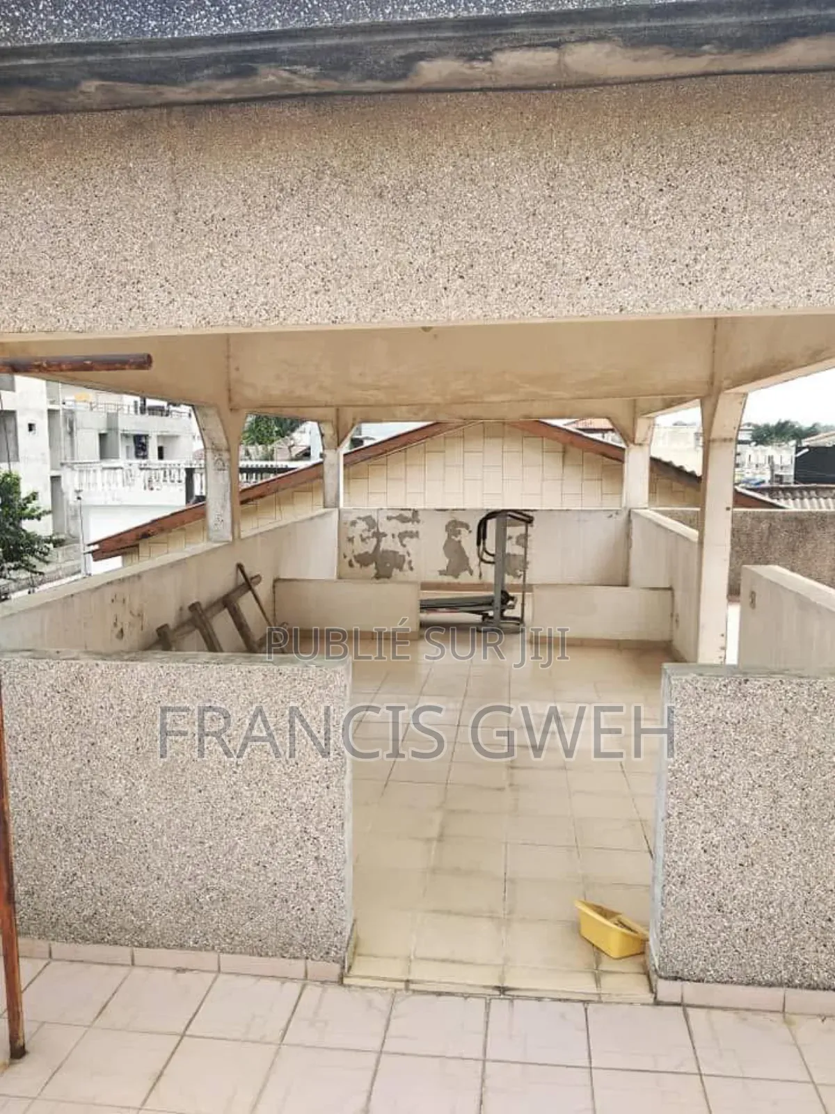 7chbre Duplex dans Francis Gweh, Cocody à Vendre