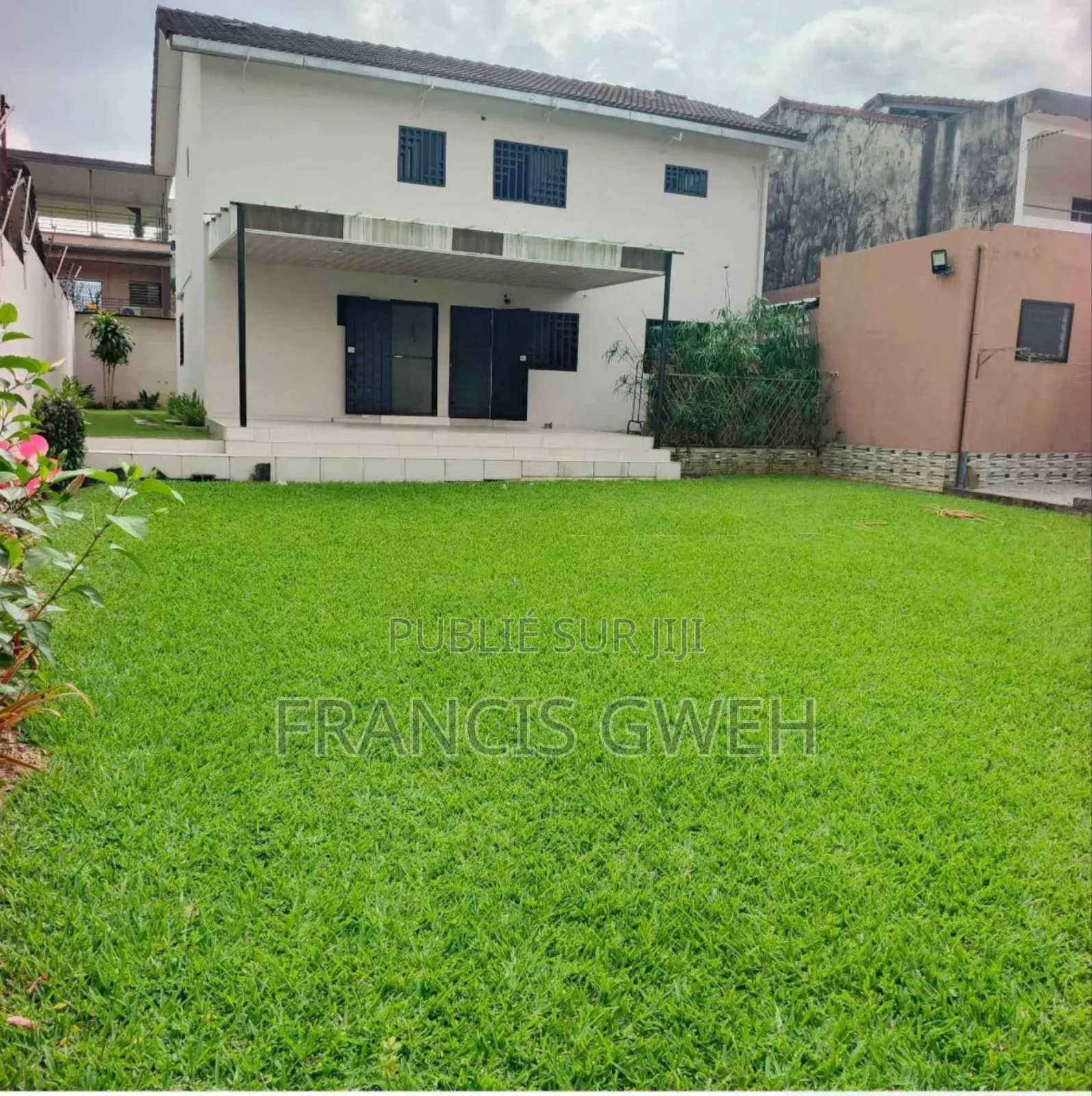 4chbre Duplex dans Francis Gweh, Cocody à Louer