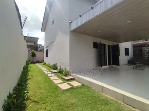 4chbre Duplex dans Francis Gweh, Cocody à Louer