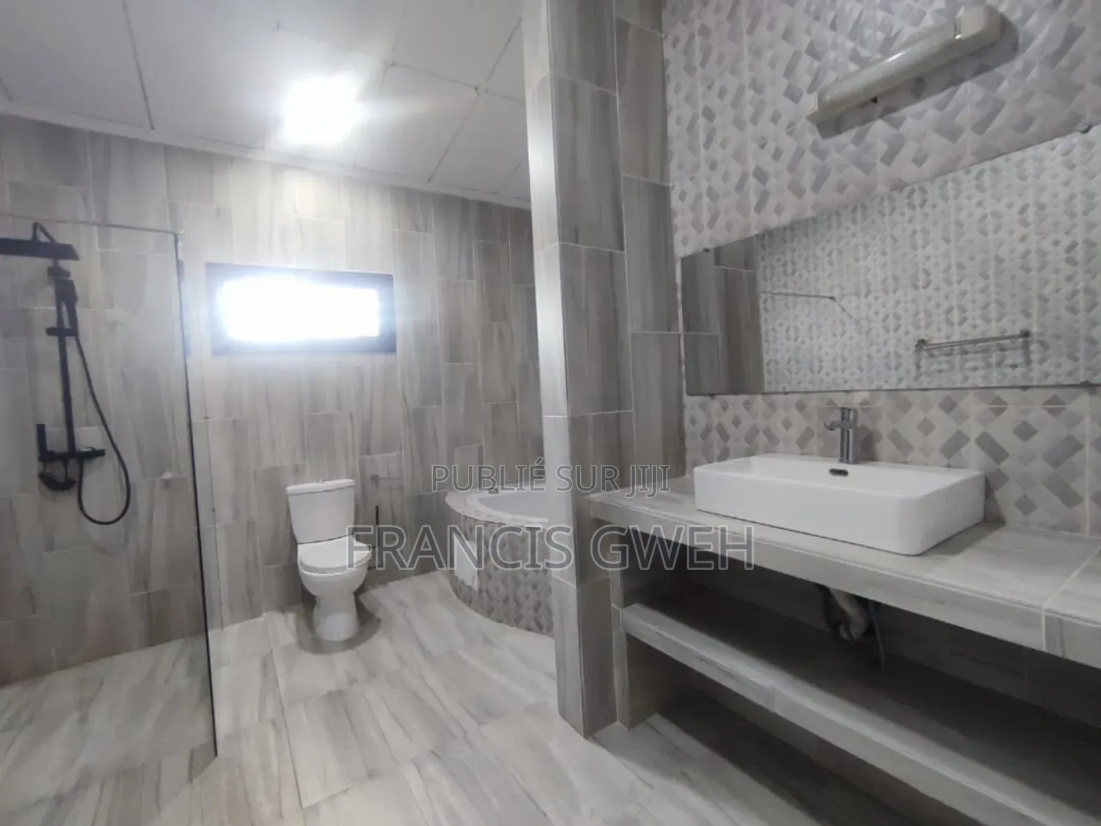 4chbre Duplex dans Francis Gweh, Cocody à Louer
