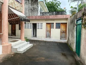 8chbre Duplex dans Francis Gweh, Cocody à Vendre