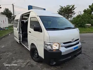 Nouveau Toyota HiAce 2025 Blanc