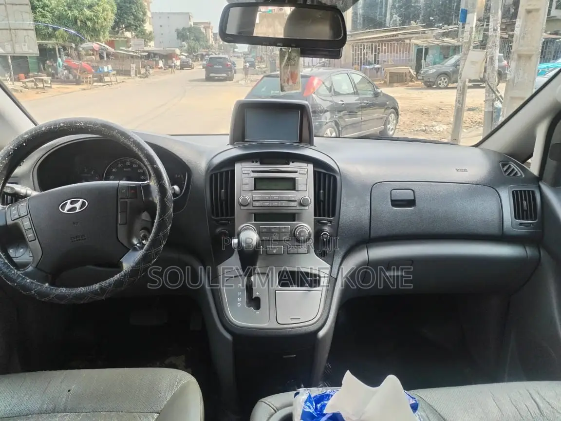 Hyundai H1 2017 Beige