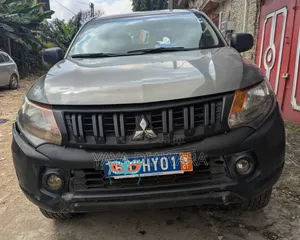 Mitsubishi L200 2018 Gris