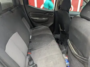 Mitsubishi L200 2018 Gris