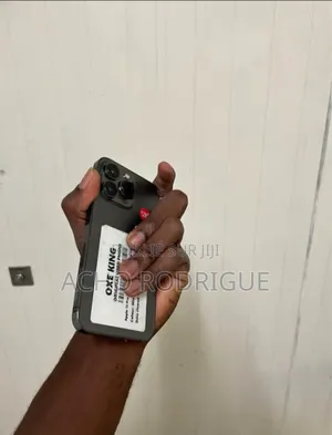 Nouveau Apple iPhone 13 Pro 128 GB Doré