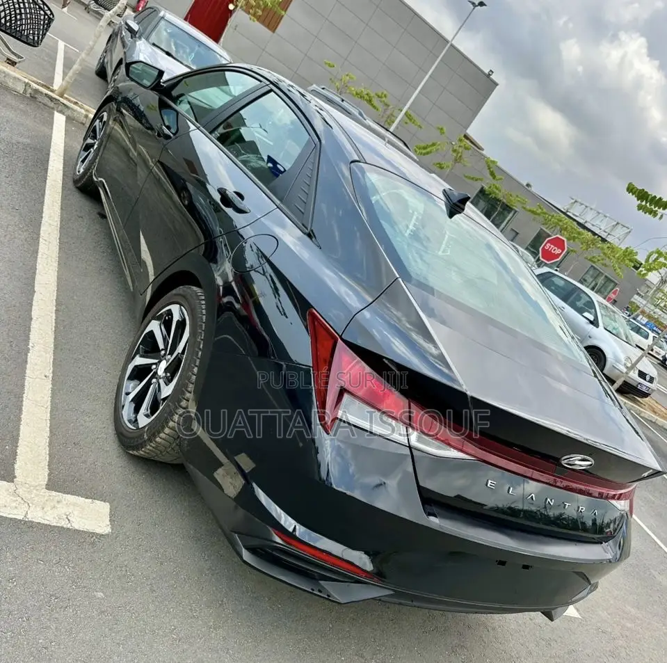Nouveau Hyundai Elantra Limited 2023 Noir