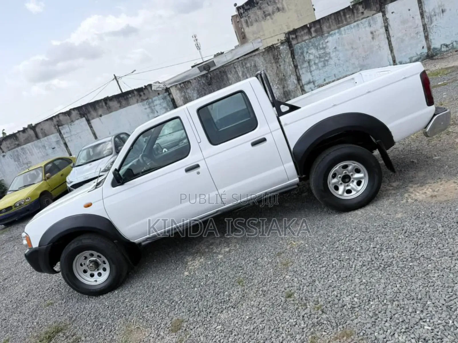 Nissan Pick-Up 2012 Blanc cassé