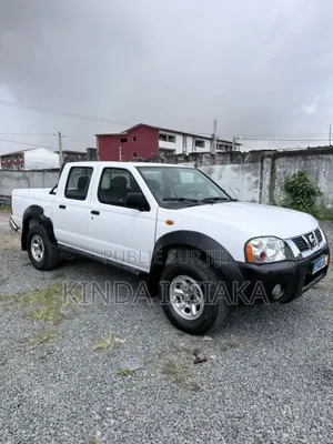 Nissan Pick-Up 2012 Blanc cassé