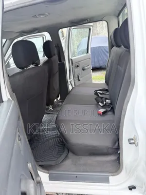 Nissan Pick-Up 2012 Blanc cassé