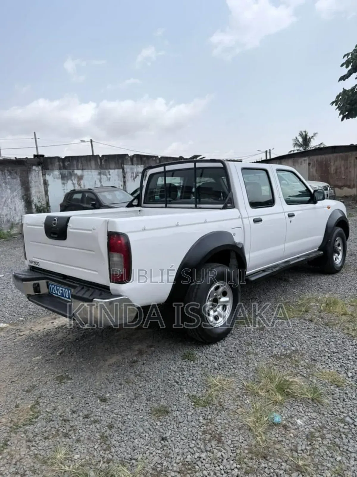Nissan Pick-Up 2012 Blanc cassé