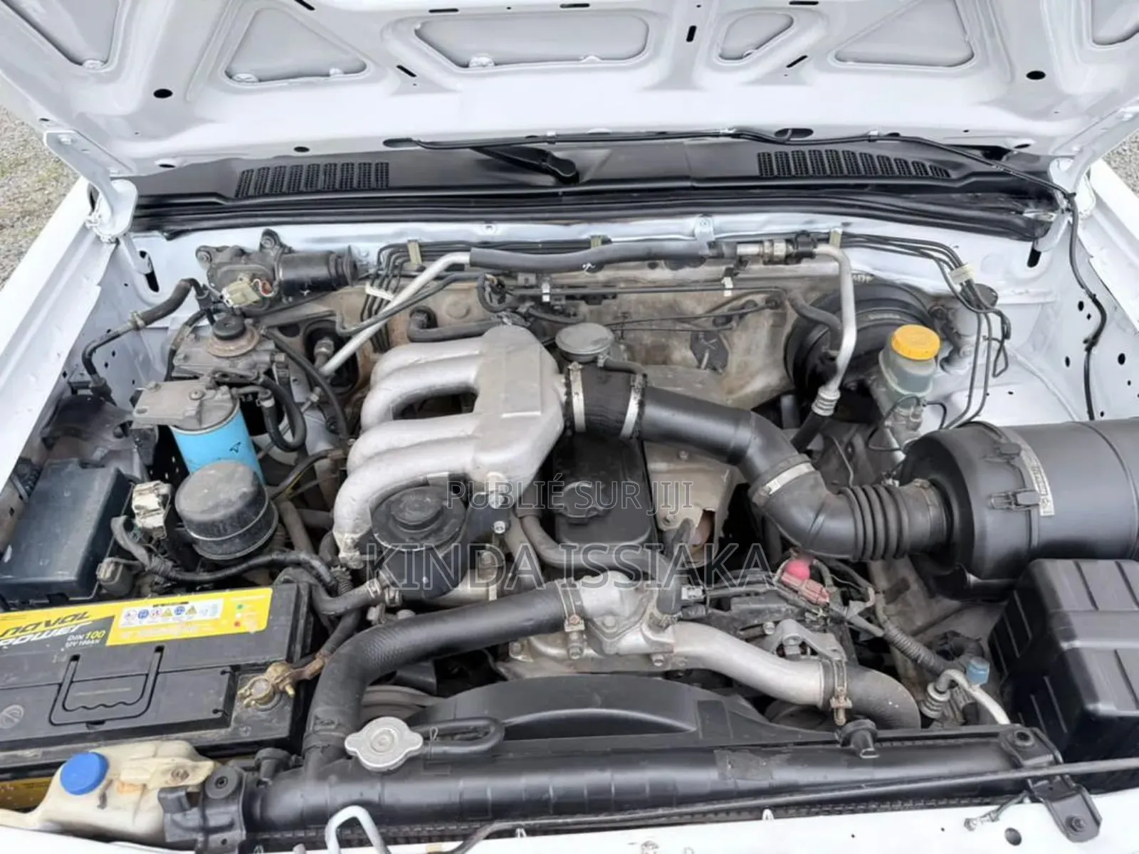 Nissan Pick-Up 2012 Blanc cassé