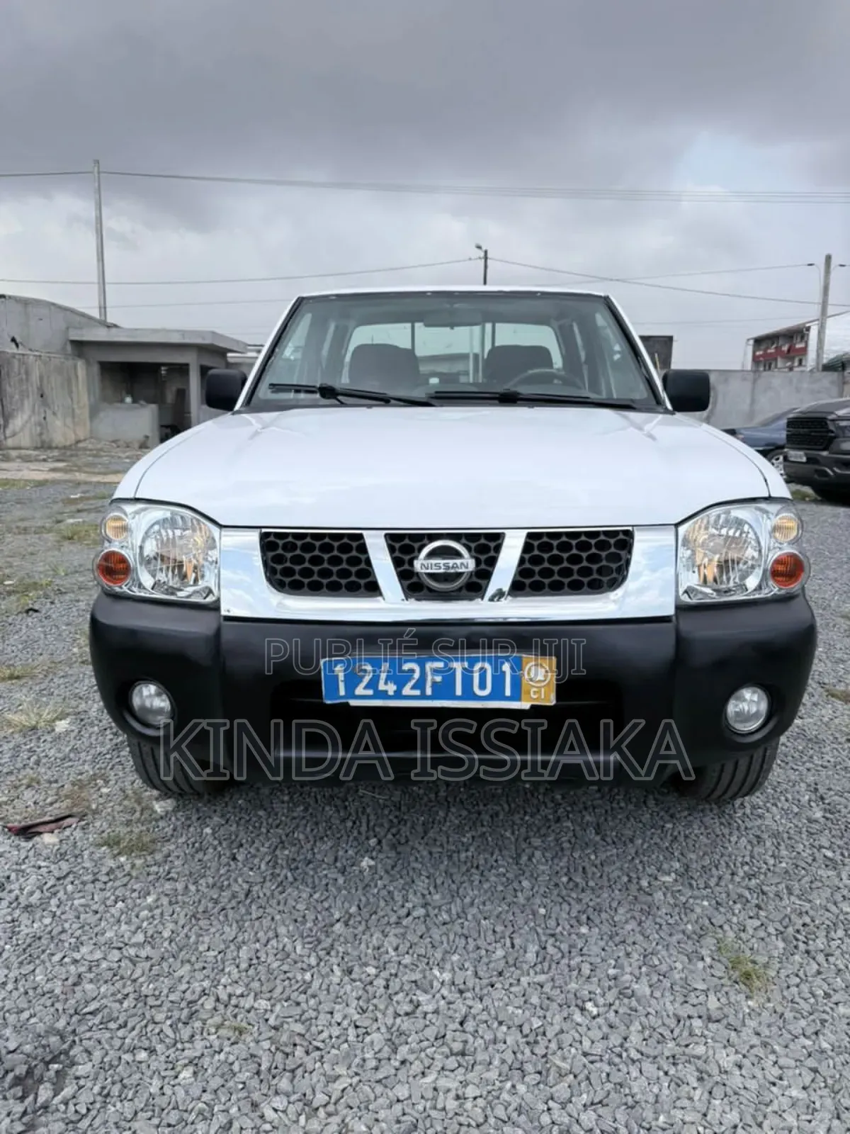 Nissan Pick-Up 2012 Blanc cassé
