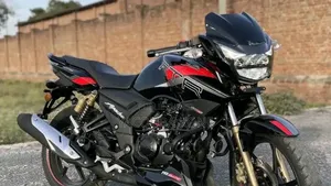 Nouveau TVS Apache 180 RTR 2025 Noir