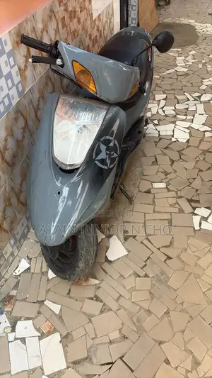 Yamaha YBR125 2013 Gris