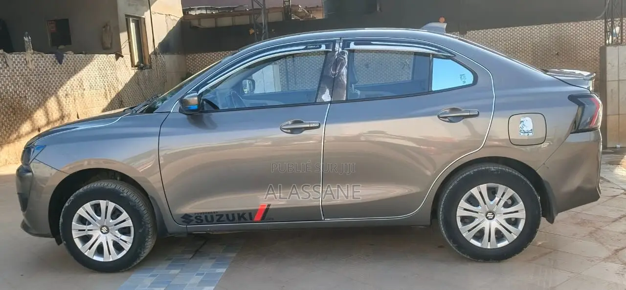 Nouveau Suzuki Dzire 2025 Gris