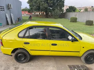 Toyota Corolla 2002 Jaune