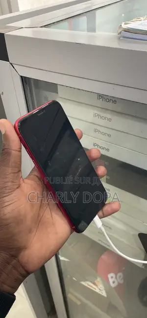 Apple iPhone 11 64 GB Rouge