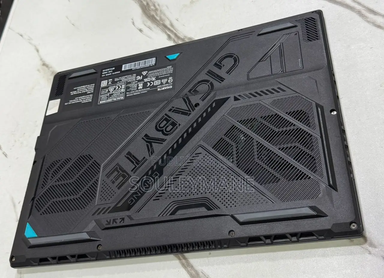 Ordinateur portable Gigabyte Sabre 17-K8 32GB Intel Core i7 SSD 1T