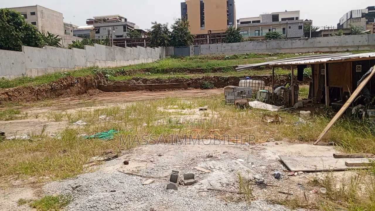 Vente Terrain 388 M2 Cocody Centre